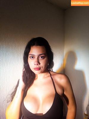 Julia Alvarenga photo #0097