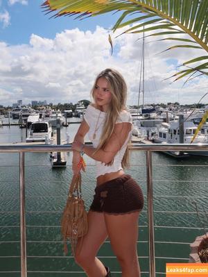 Julia Ernst photo #0403