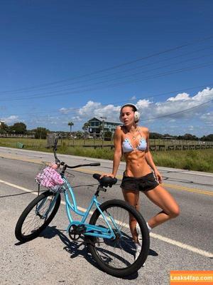 Julia Ernst photo #0450