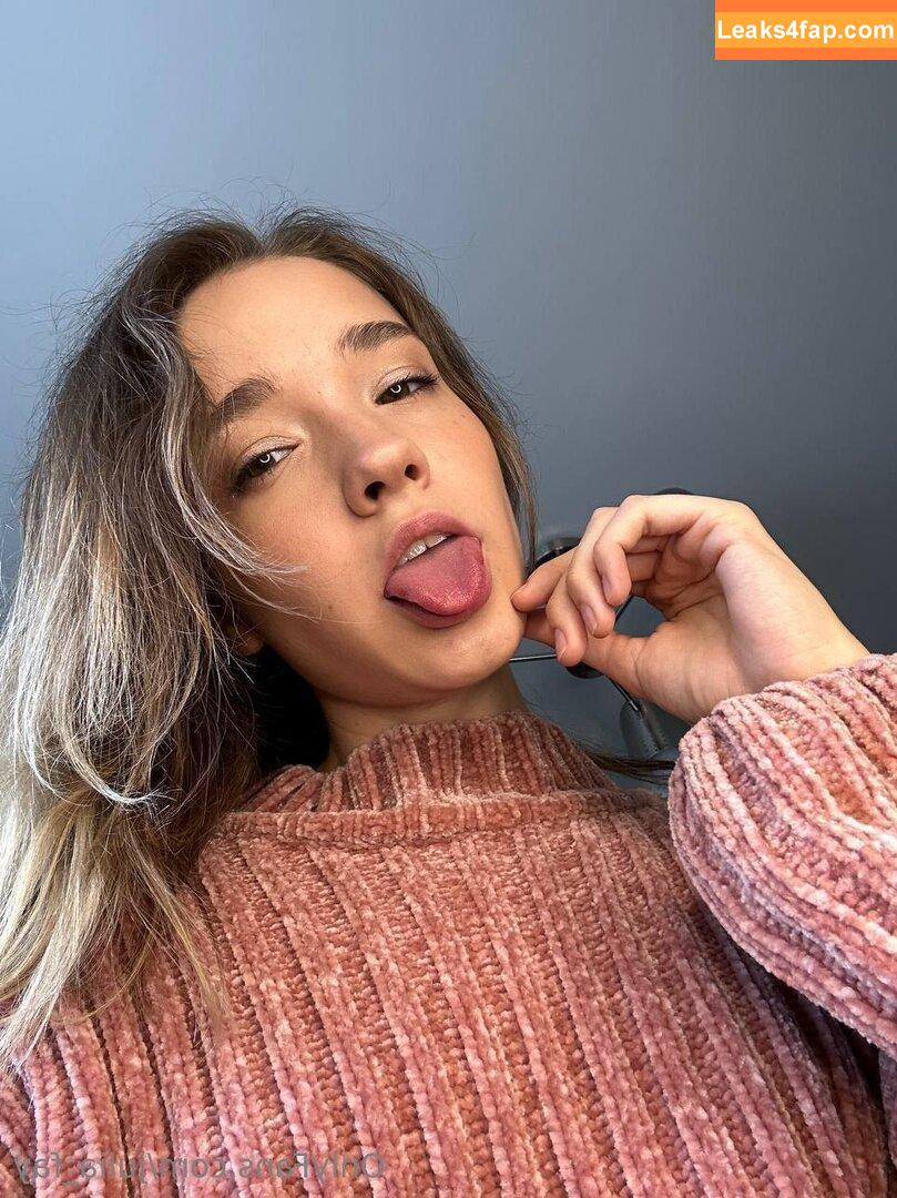 julia_fay /  leaked photo photo #0042