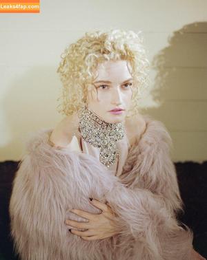 Julia Garner photo #0088