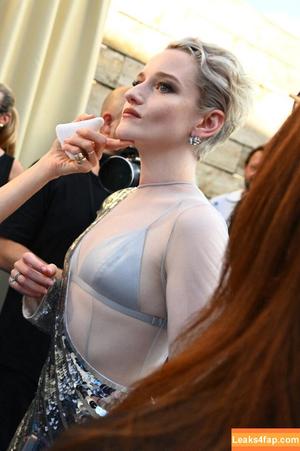 Julia Garner photo #0126