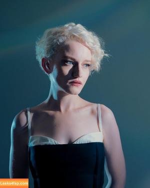Julia Garner photo #0136