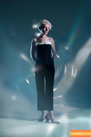 Julia Garner photo #0137