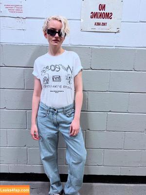 Julia Garner photo #0143