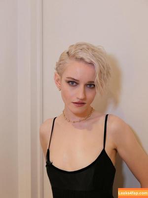 Julia Garner photo #0145