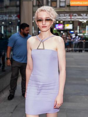 Julia Garner photo #0146