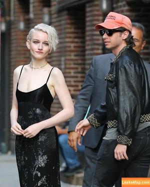 Julia Garner photo #0155