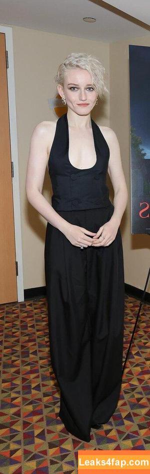 Julia Garner photo #0158