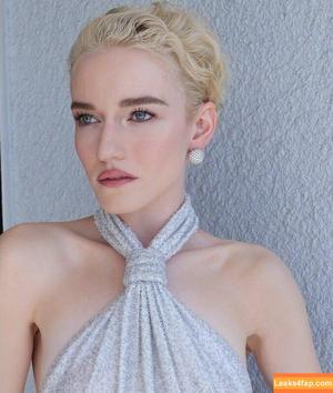 Julia Garner photo #0178