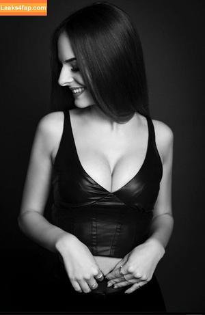 Julia Hofer photo #0033