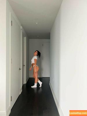 Julia Kelly photo #0002