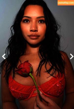 Julia Kelly photo #0018