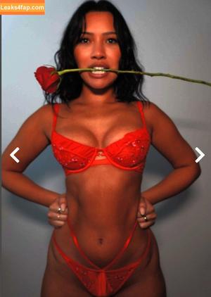 Julia Kelly photo #0025