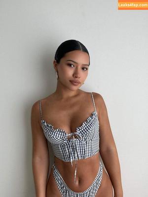 Julia Kelly photo #0036