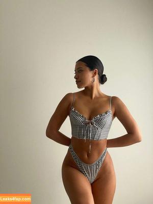 Julia Kelly photo #0037