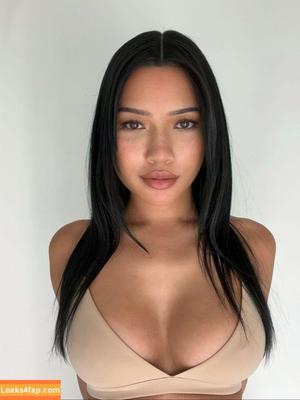 Julia Kelly photo #0092