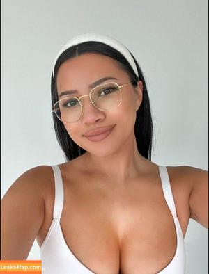 Julia Kelly photo #0103