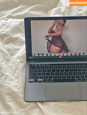 Julia Kelly photo #0114