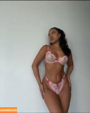 Julia Kelly photo #0160