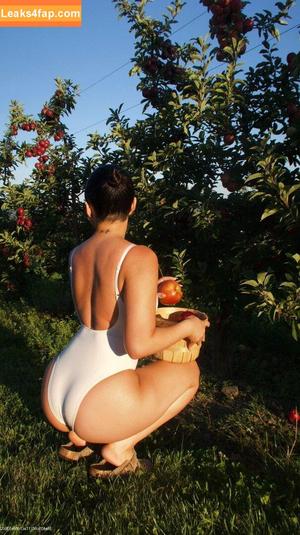 Julia Kelly photo #0397