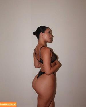 Julia Kelly photo #0454