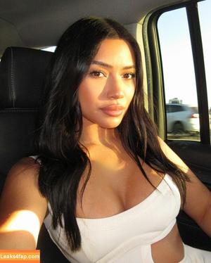 Julia Kelly фото #1076