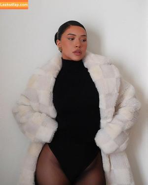 Julia Kelly photo #1269