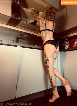 Julia Kern photo #0022