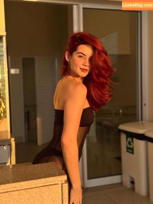 Julia Linhares photo #0124