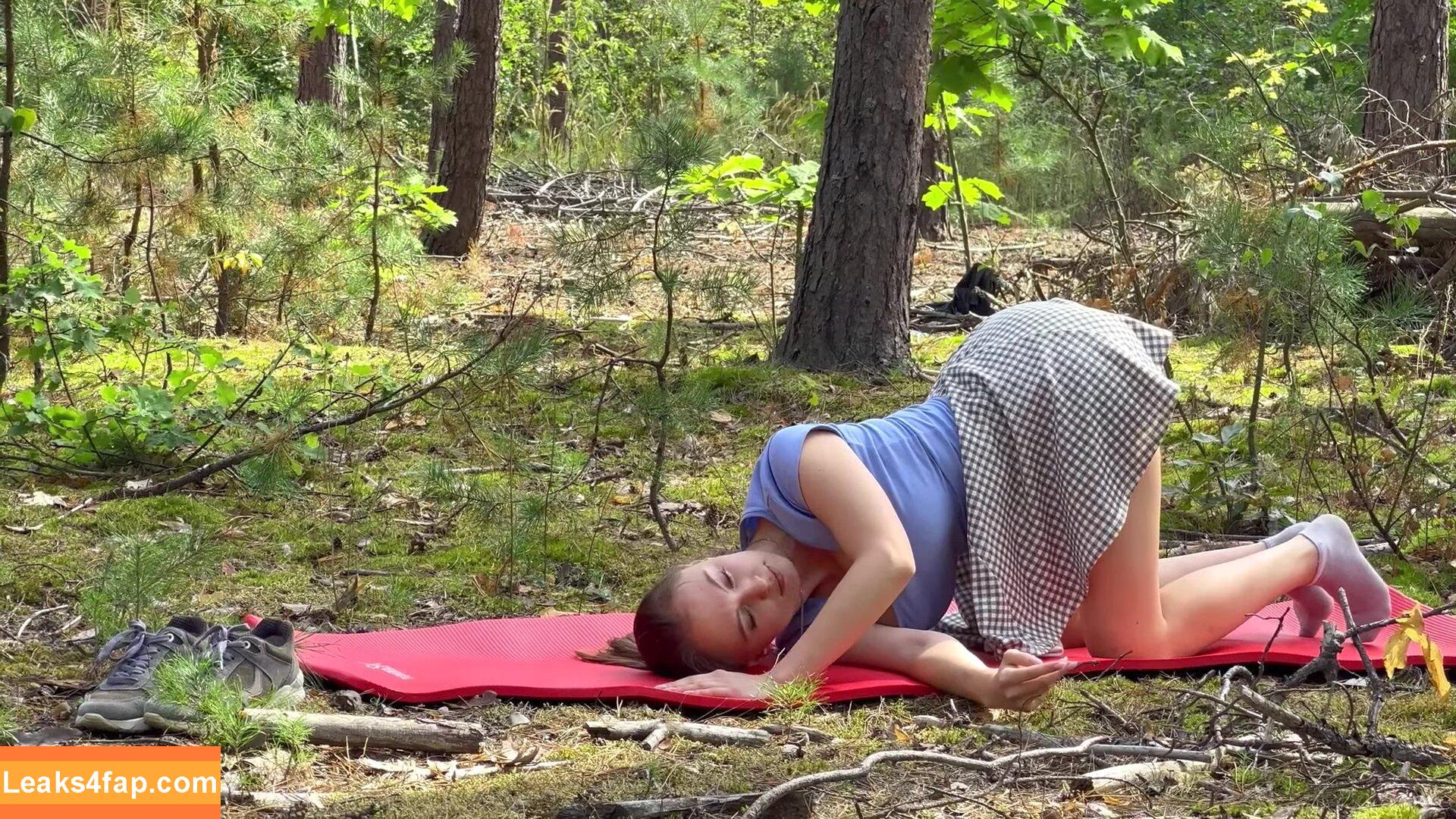 Julia's Adventures / julias_adventure_vlog leaked photo photo #0010