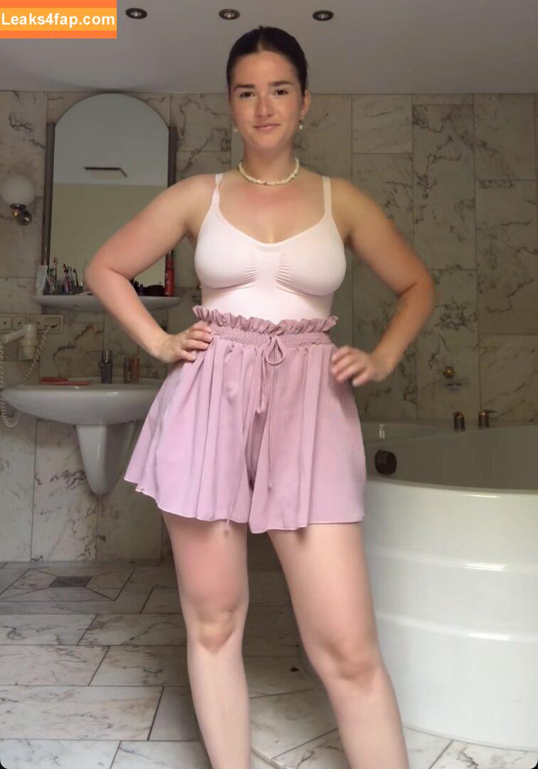 Julia Schulze / julia.schulze_official leaked photo photo #0406
