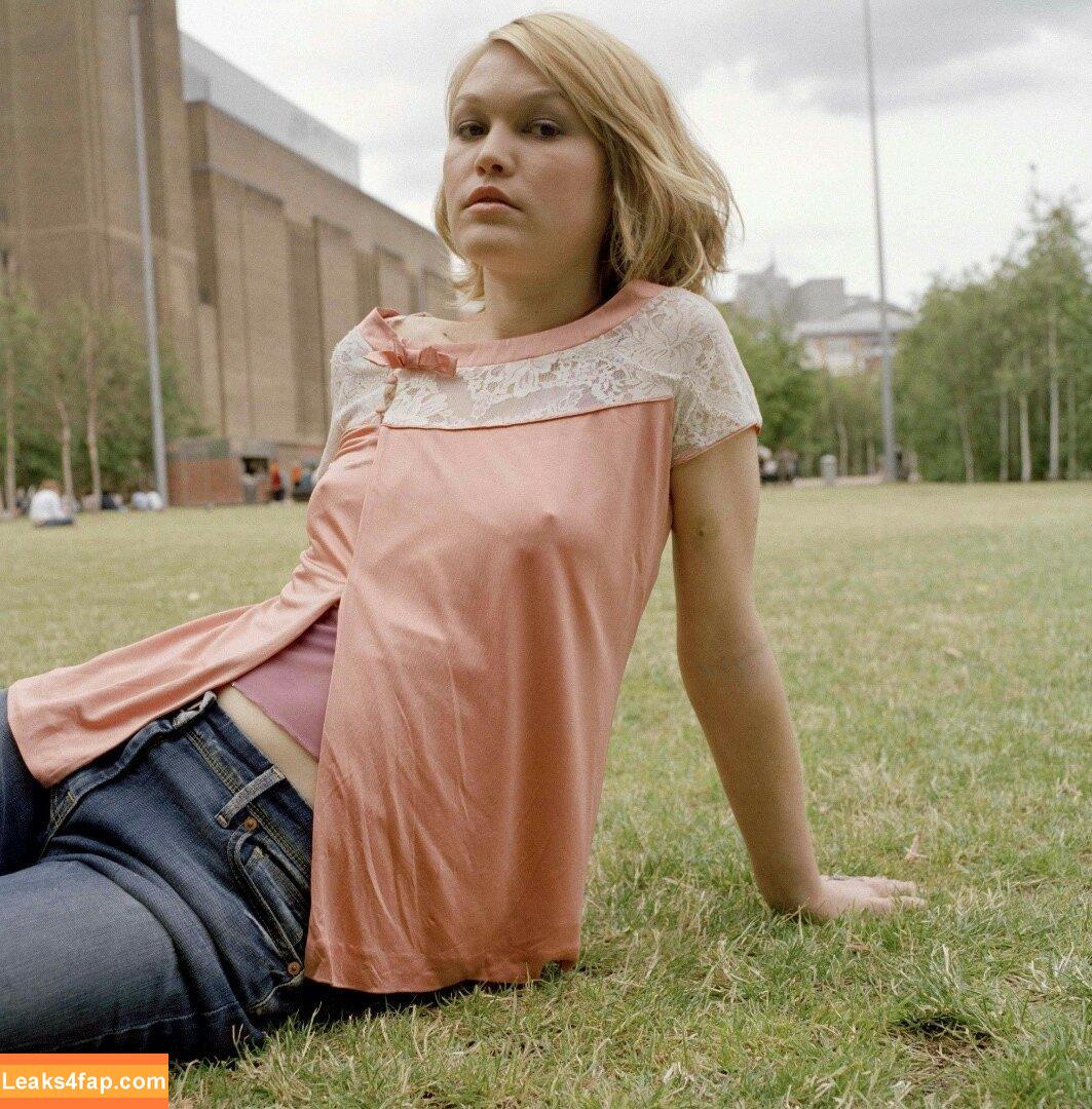 Julia Stiles / missjuliastiles leaked photo photo #0032