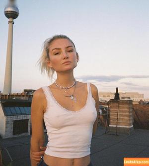 Julia Wulf photo #0022