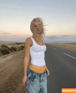 Julia Wulf photo #0023