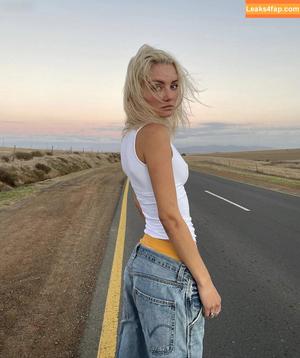 Julia Wulf photo #0025