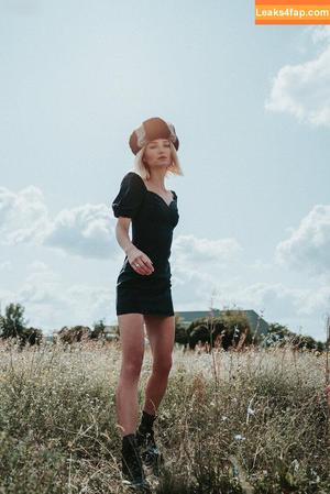 Julia Wulf photo #0072