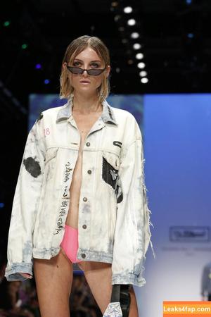 Julia Wulf photo #0954