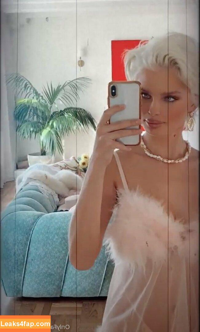 julialogan / julia__logan leaked photo photo #0007