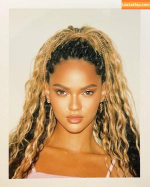 Juliana Nalu photo #0001