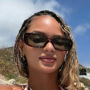 Juliana Nalu photo #0006