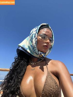 Juliana Nalu photo #0007