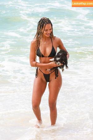 Juliana Nalu photo #0020