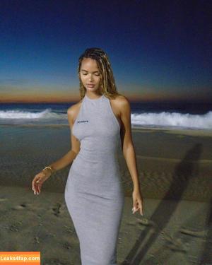 Juliana Nalu photo #0025