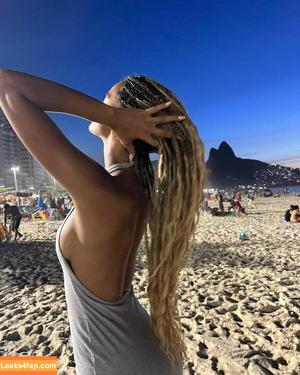 Juliana Nalu photo #0027