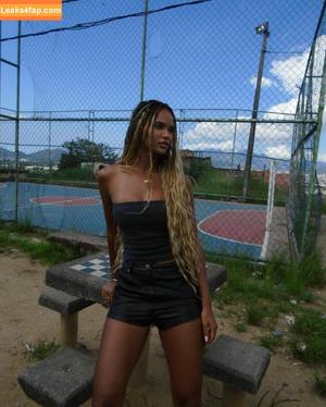 Juliana Nalu photo #0028