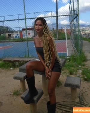 Juliana Nalu photo #0031