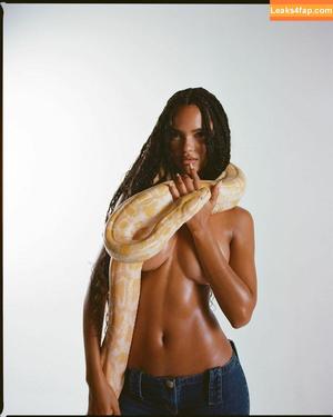 Juliana Nalu photo #0108