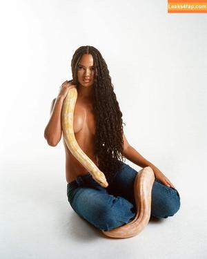 Juliana Nalu photo #0113