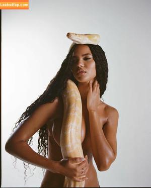 Juliana Nalu photo #0114